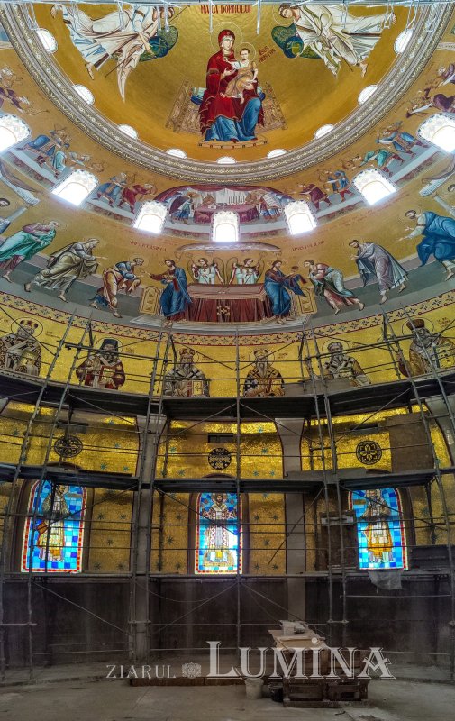 Șantierul Catedralei Mântuirii Neamului la început de an 200570