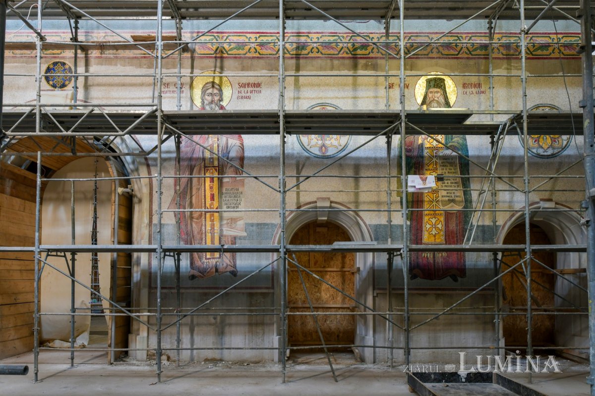 Șantierul Catedralei Mântuirii Neamului la început de an 200572