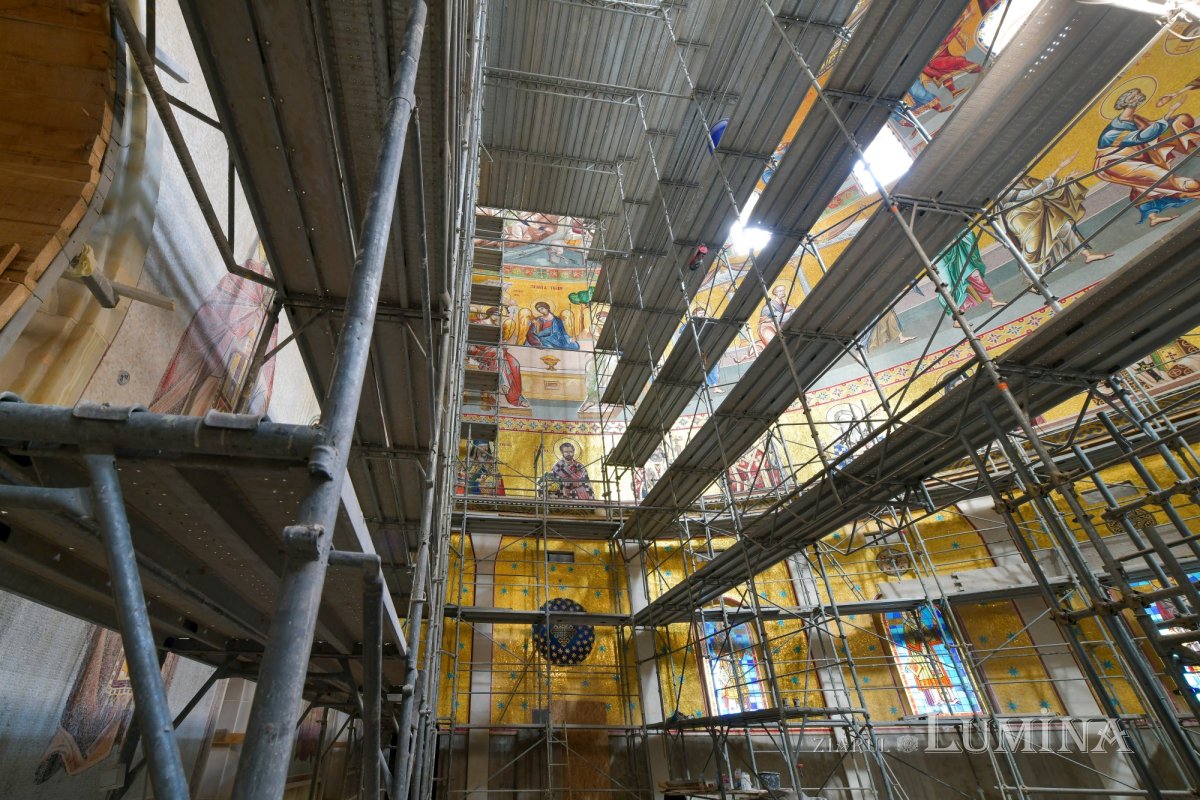 Șantierul Catedralei Mântuirii Neamului la început de an 200577