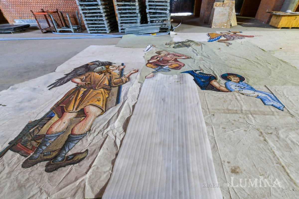 Șantierul Catedralei Mântuirii Neamului la început de an 200580