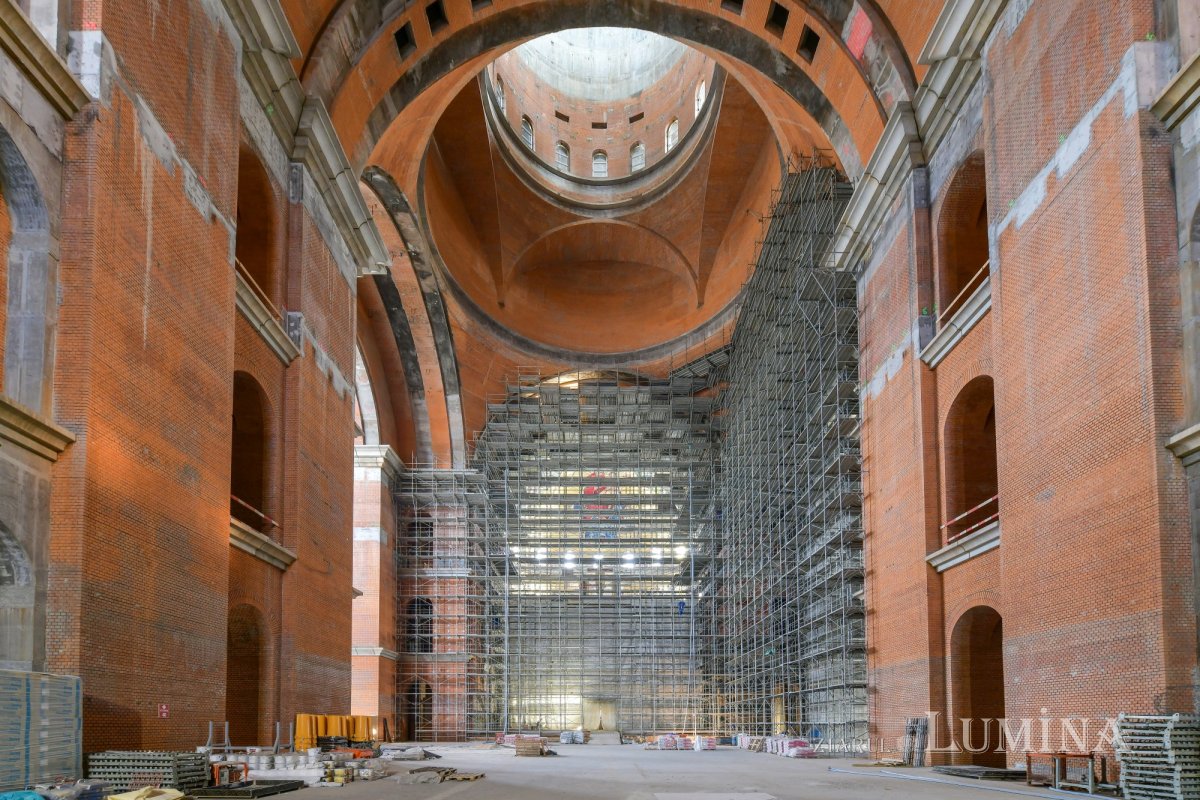 Șantierul Catedralei Mântuirii Neamului la început de an 200585