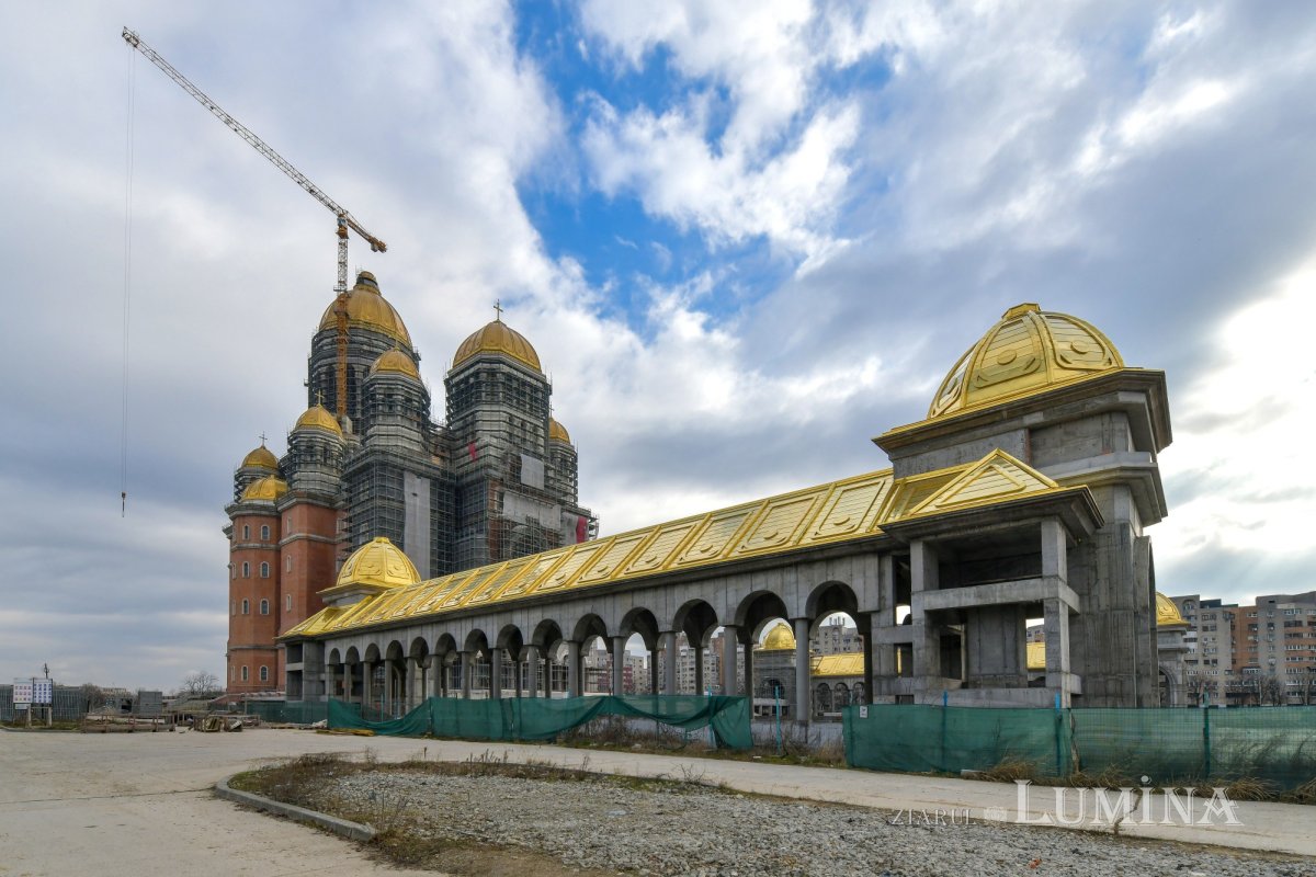 Șantierul Catedralei Mântuirii Neamului la început de an 200586