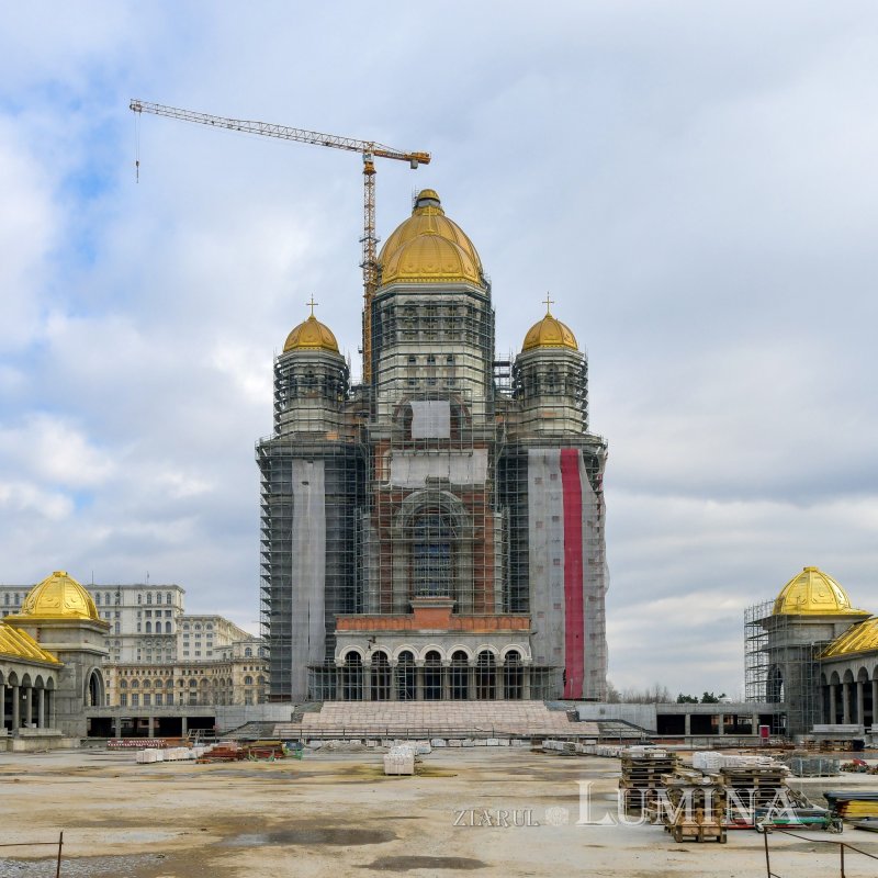 Șantierul Catedralei Mântuirii Neamului la început de an 200589