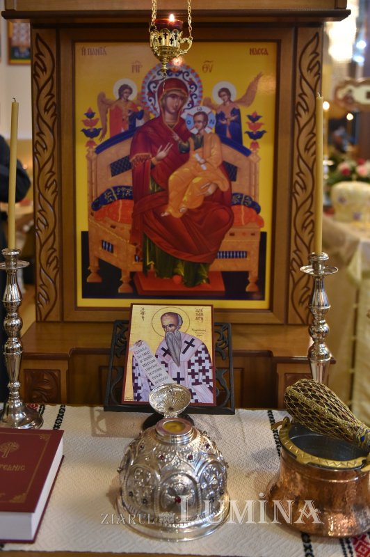 Moaștele Sfântului Alexandru oferite capelei unui cămin de bătrâni din Capitală  200815