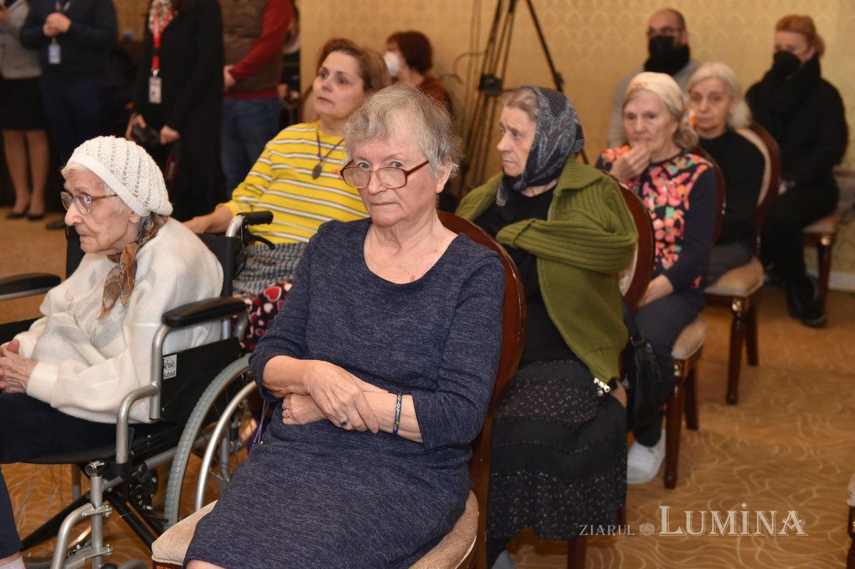 Moaștele Sfântului Alexandru oferite capelei unui cămin de bătrâni din Capitală  200817