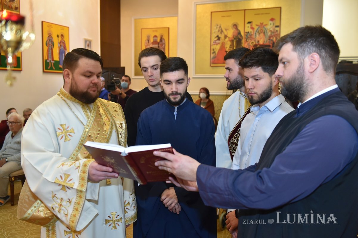 Moaștele Sfântului Alexandru oferite capelei unui cămin de bătrâni din Capitală  200842