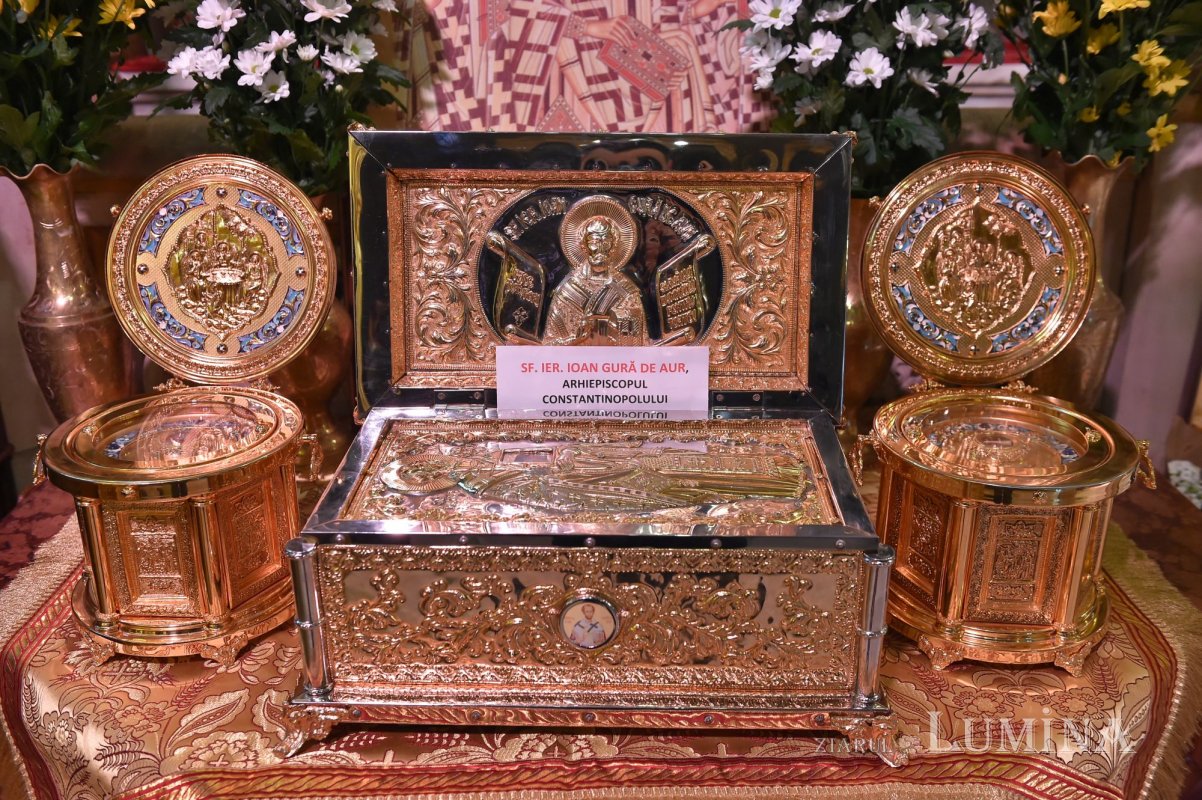 Laudă de seară adusă Sfinților Trei Ierarhi la Catedrala Patriarhală 201981