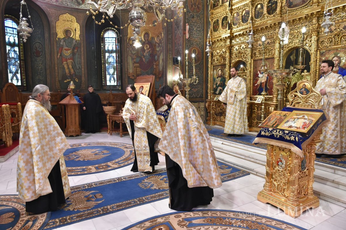 Laudă de seară adusă Sfinților Trei Ierarhi la Catedrala Patriarhală 201997