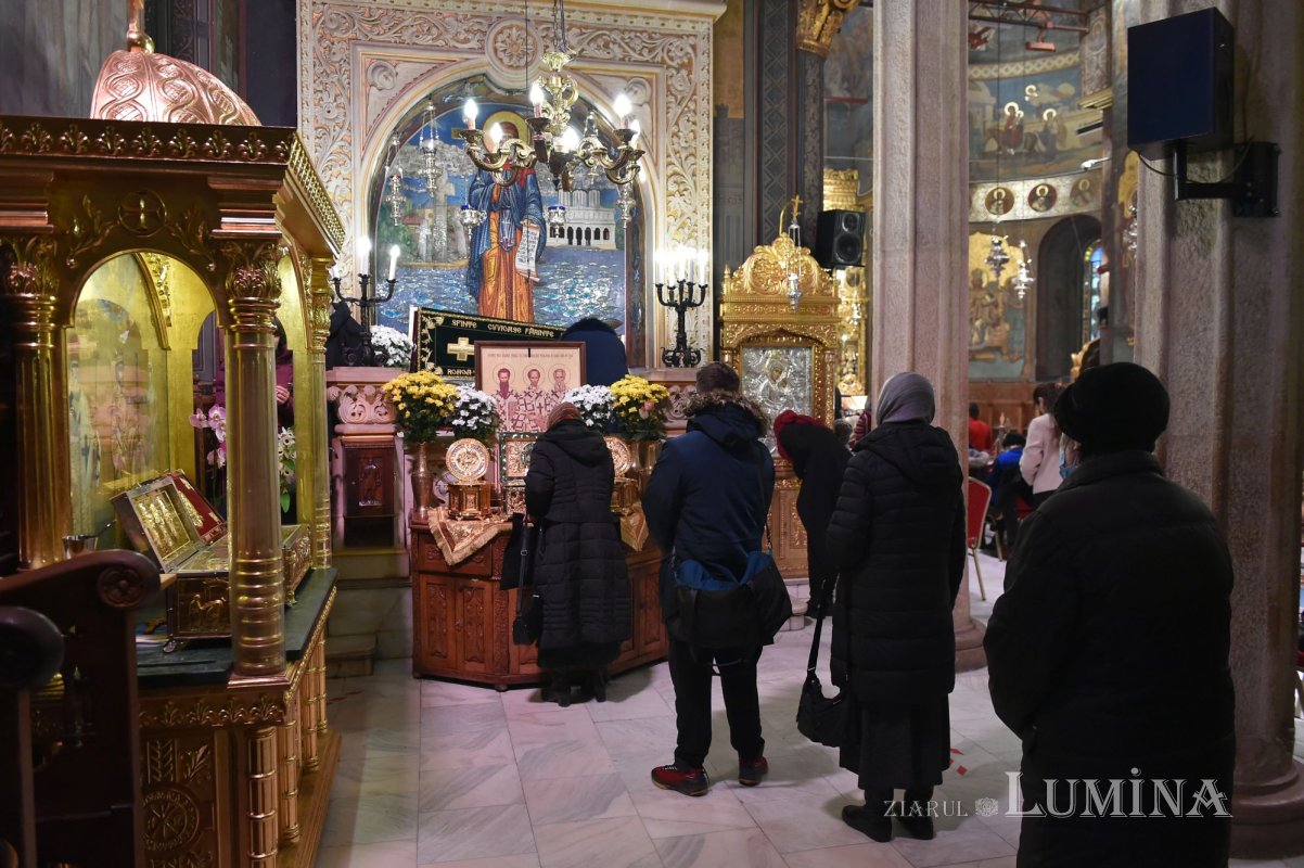 Laudă de seară adusă Sfinților Trei Ierarhi la Catedrala Patriarhală 202001