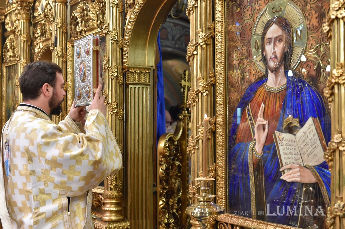 Sărbătoarea Sfinților Trei Ierarhi pe Colina Bucuriei 202085