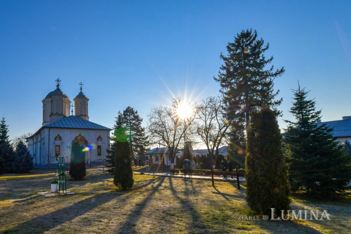 O nouă raclă pentru moaștele Sfântului Irodion de la Lainici, la Mănăstirea Pasărea 202696