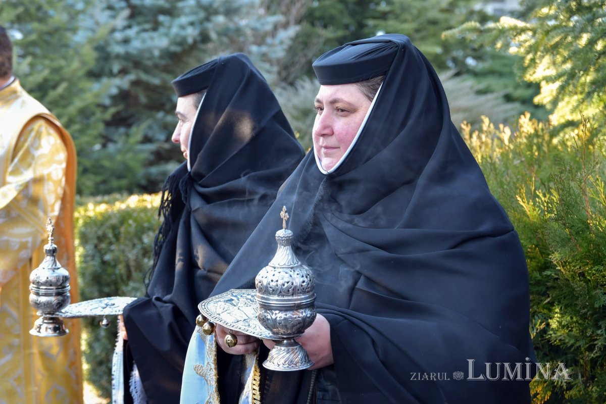 O nouă raclă pentru moaștele Sfântului Irodion de la Lainici, la Mănăstirea Pasărea 202698