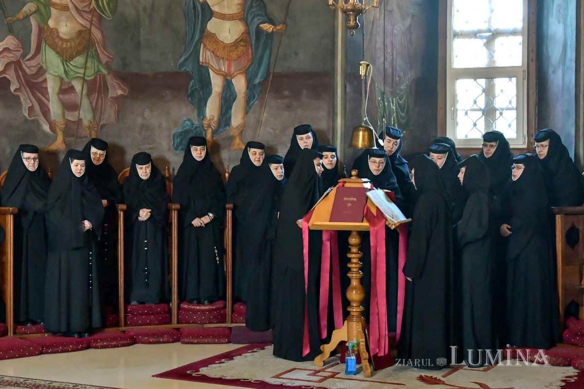 O nouă raclă pentru moaștele Sfântului Irodion de la Lainici, la Mănăstirea Pasărea 202715