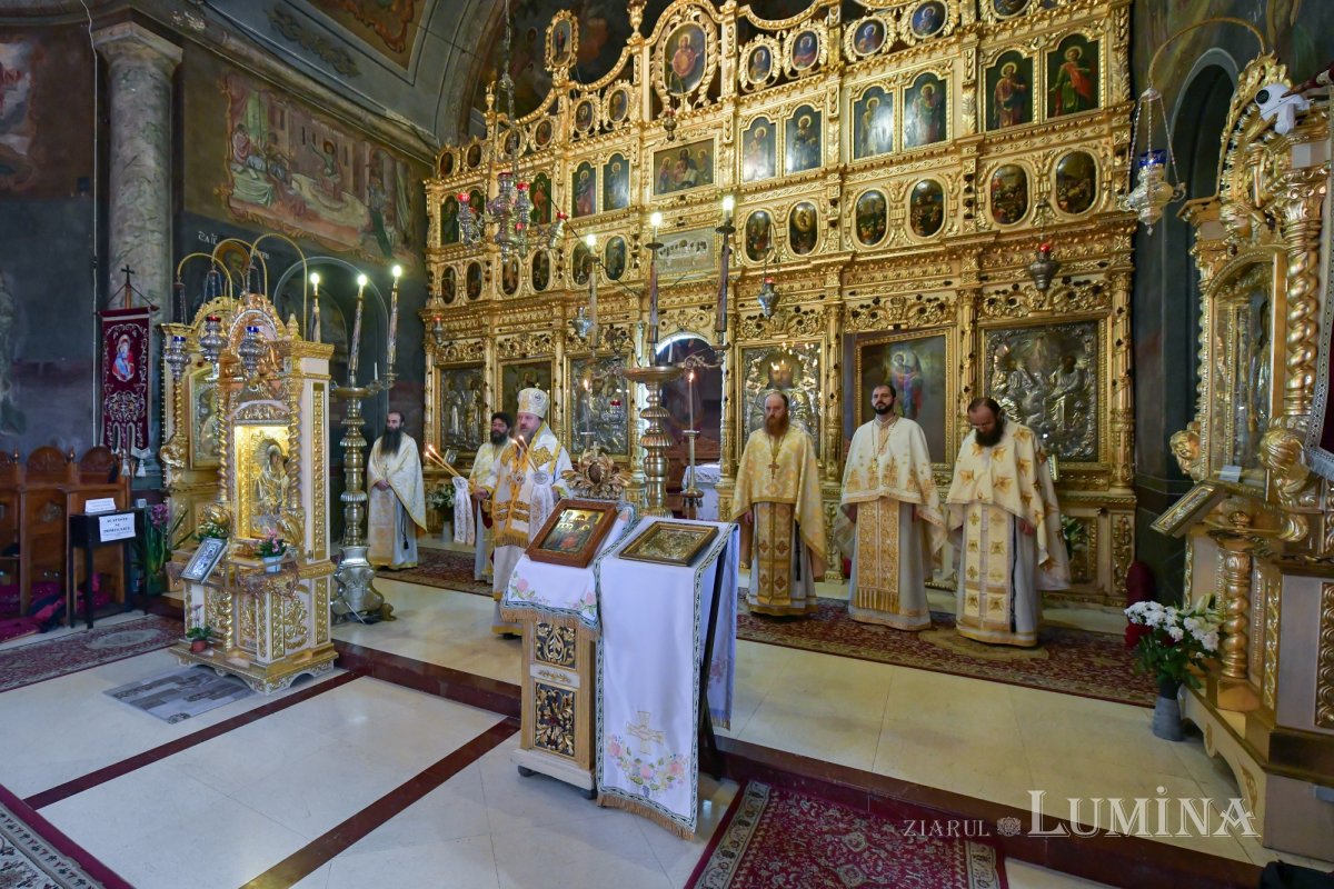 O nouă raclă pentru moaștele Sfântului Irodion de la Lainici, la Mănăstirea Pasărea 202721
