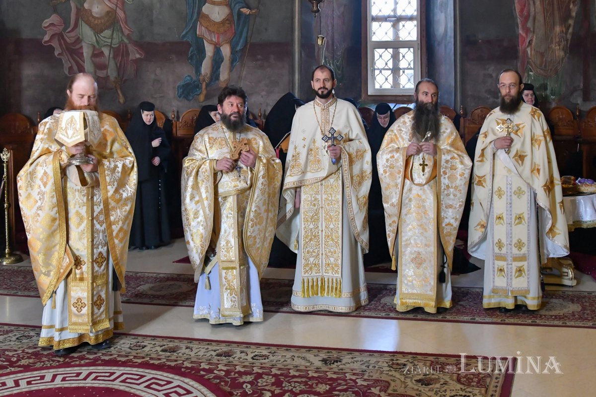 O nouă raclă pentru moaștele Sfântului Irodion de la Lainici, la Mănăstirea Pasărea 202735