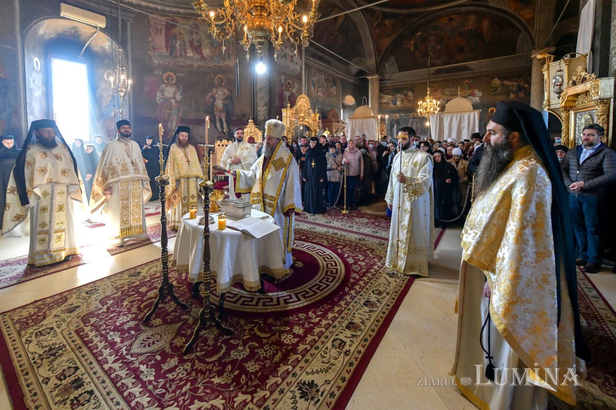 O nouă raclă pentru moaștele Sfântului Irodion de la Lainici, la Mănăstirea Pasărea 202740