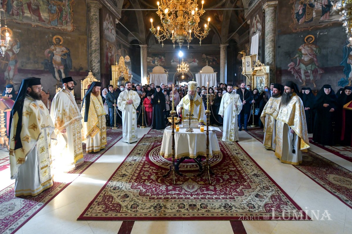 O nouă raclă pentru moaștele Sfântului Irodion de la Lainici, la Mănăstirea Pasărea 202741