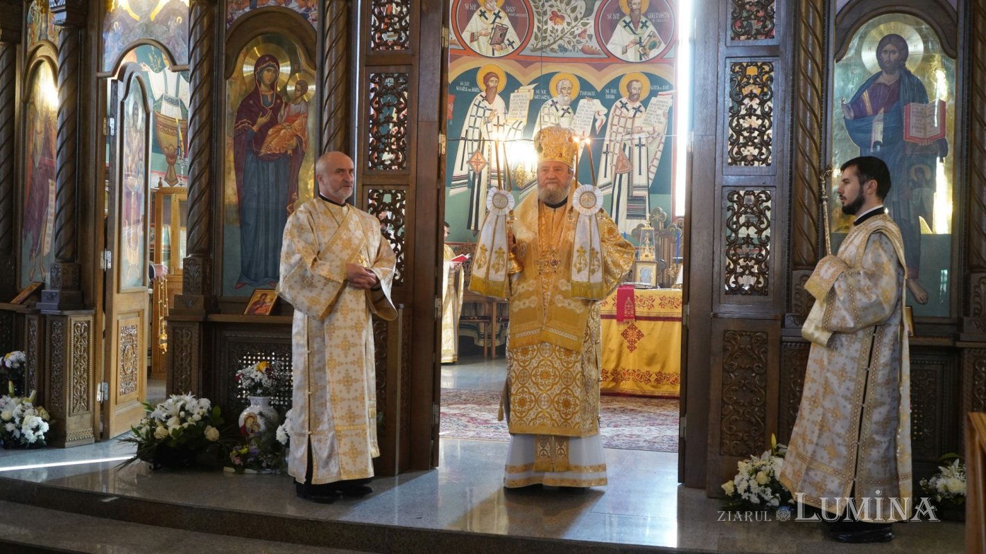 Liturghie arhierească la Biserica „Sfinţii Trei Ierarhi” din Braşov-Bartolomeu 202811