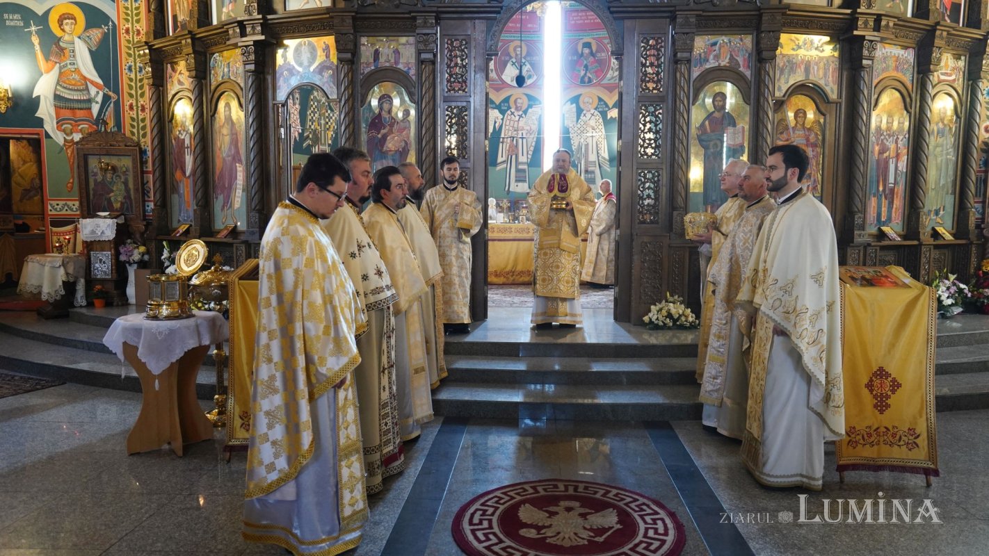 Liturghie arhierească la Biserica „Sfinţii Trei Ierarhi” din Braşov-Bartolomeu 202812