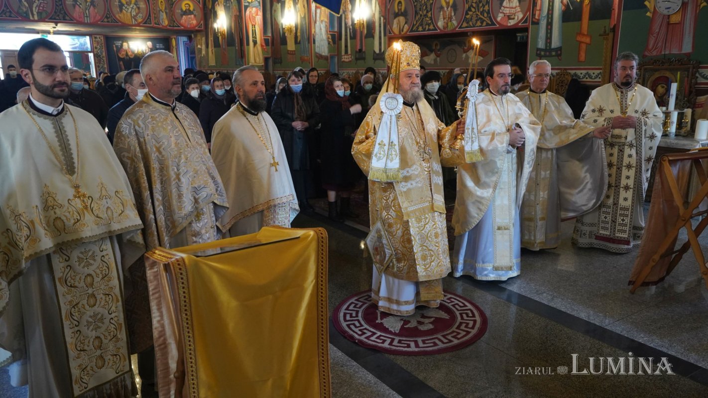 Liturghie arhierească la Biserica „Sfinţii Trei Ierarhi” din Braşov-Bartolomeu 202815
