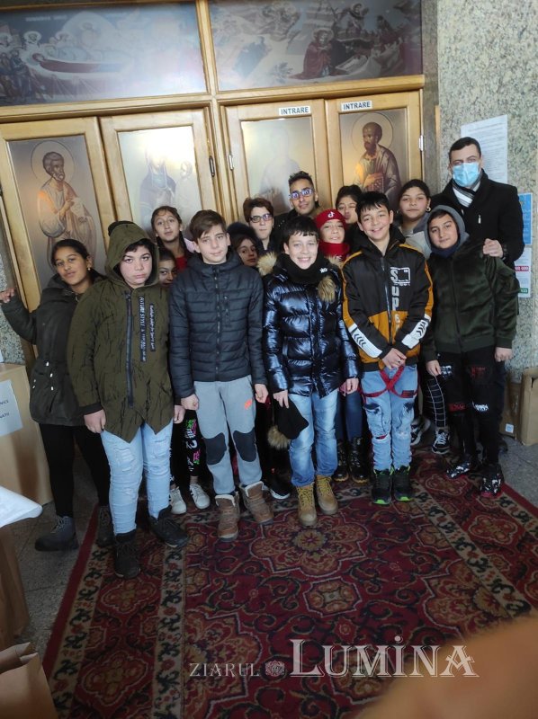 Ajutoare pentru copiii defavorizaţi din cartierul braşovean Bartolomeu 202922