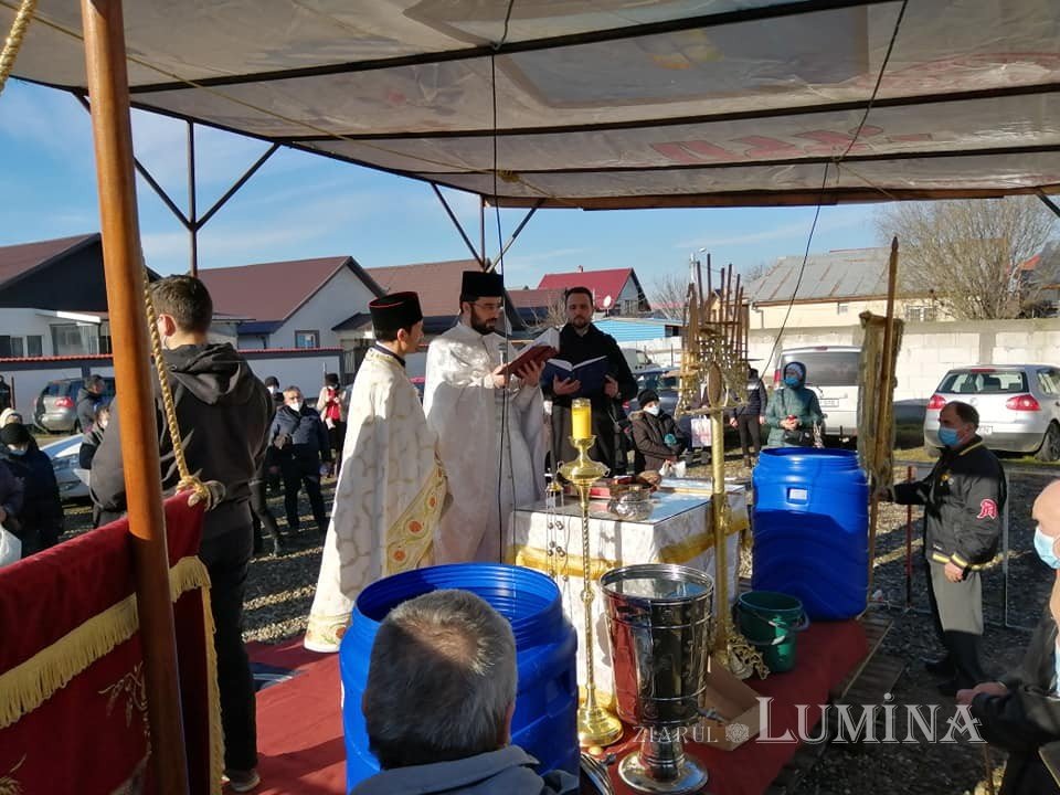 „Din gunoi înalți pe cel lipsit” 202869