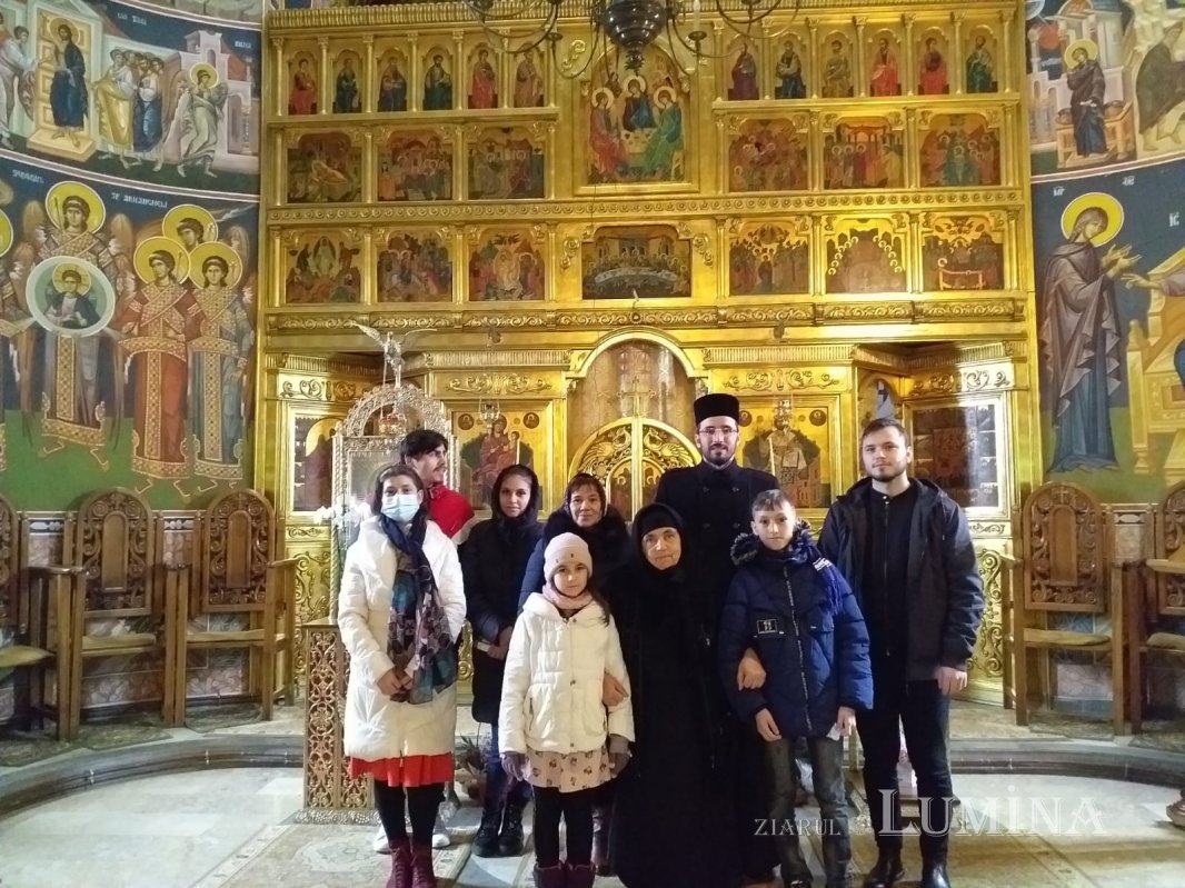 „Din gunoi înalți pe cel lipsit” 202878