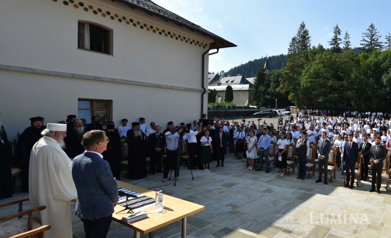 Comuniune şi conlucrare cu românii din afara României 203565