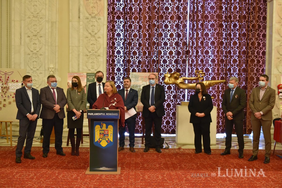 „Mărţişorul - Povestea unei tradiţii” la Parlamentul României   205006
