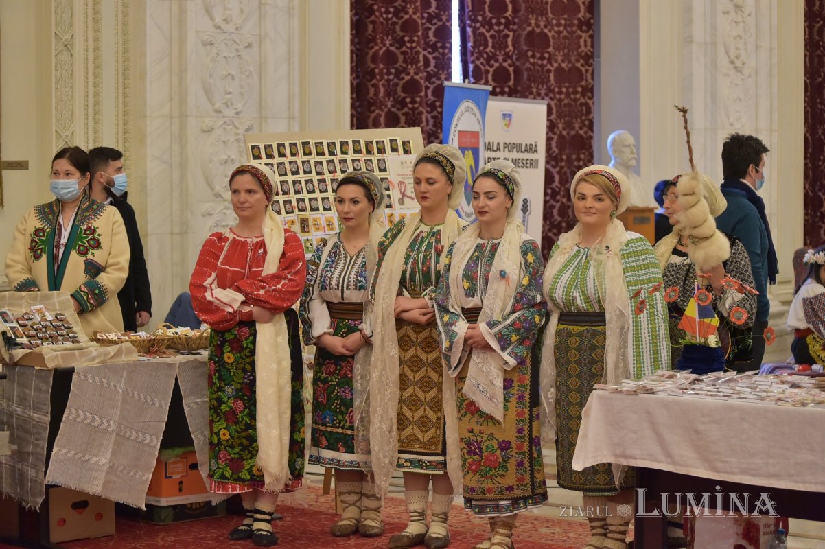 „Mărţişorul - Povestea unei tradiţii” la Parlamentul României   205010