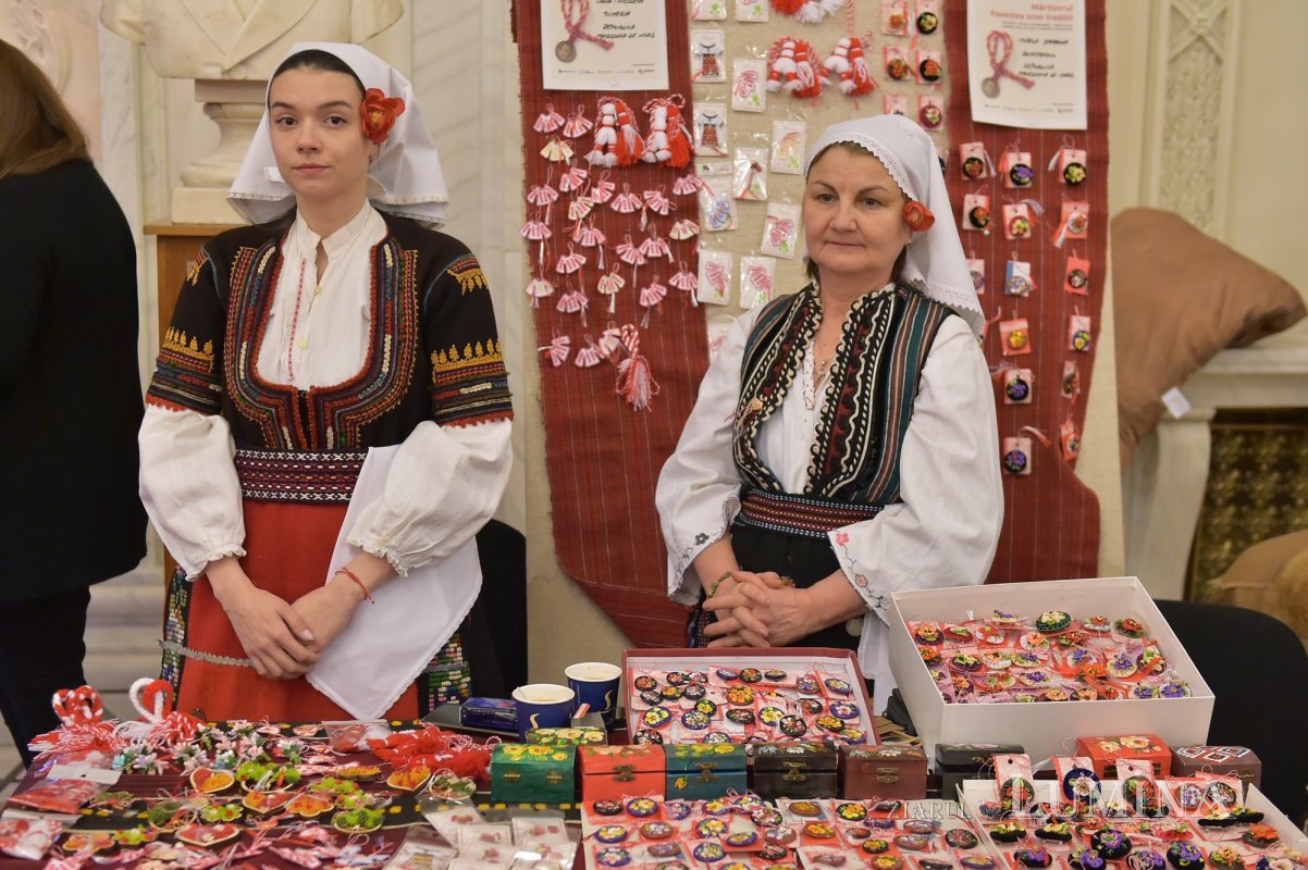 „Mărţişorul - Povestea unei tradiţii” la Parlamentul României   205012