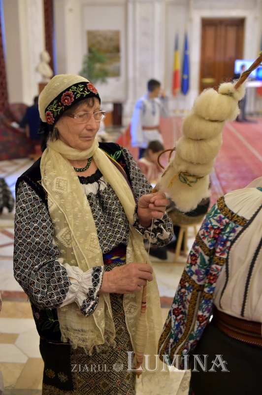 „Mărţişorul - Povestea unei tradiţii” la Parlamentul României   205015