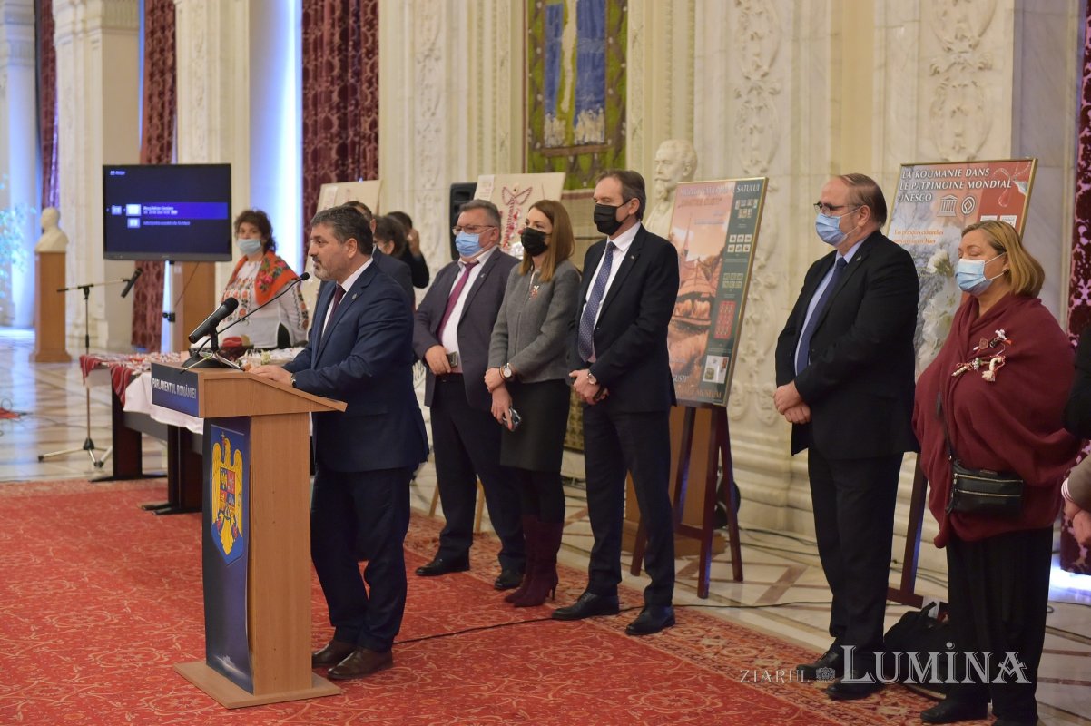 „Mărţişorul - Povestea unei tradiţii” la Parlamentul României   205017