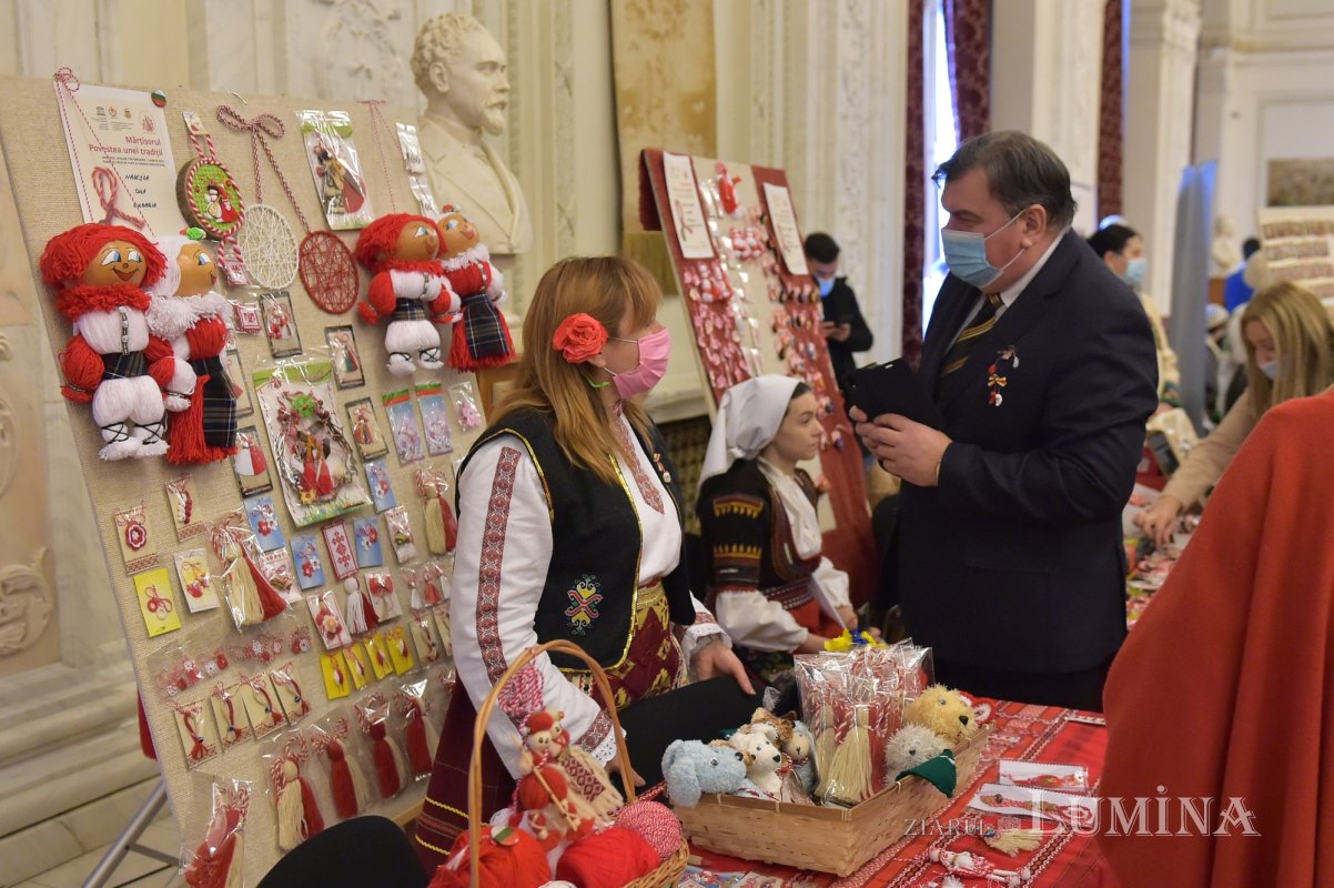 „Mărţişorul - Povestea unei tradiţii” la Parlamentul României   205021