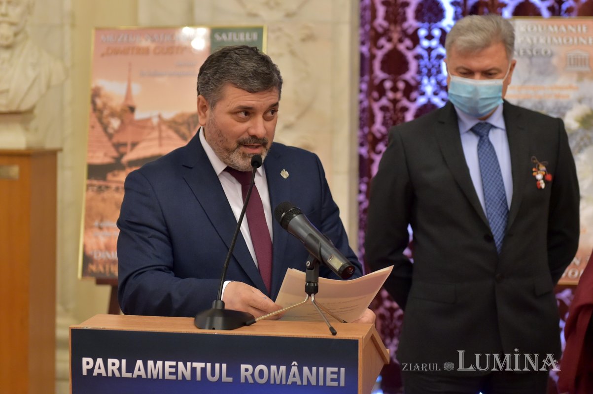 „Mărţişorul - Povestea unei tradiţii” la Parlamentul României   205022