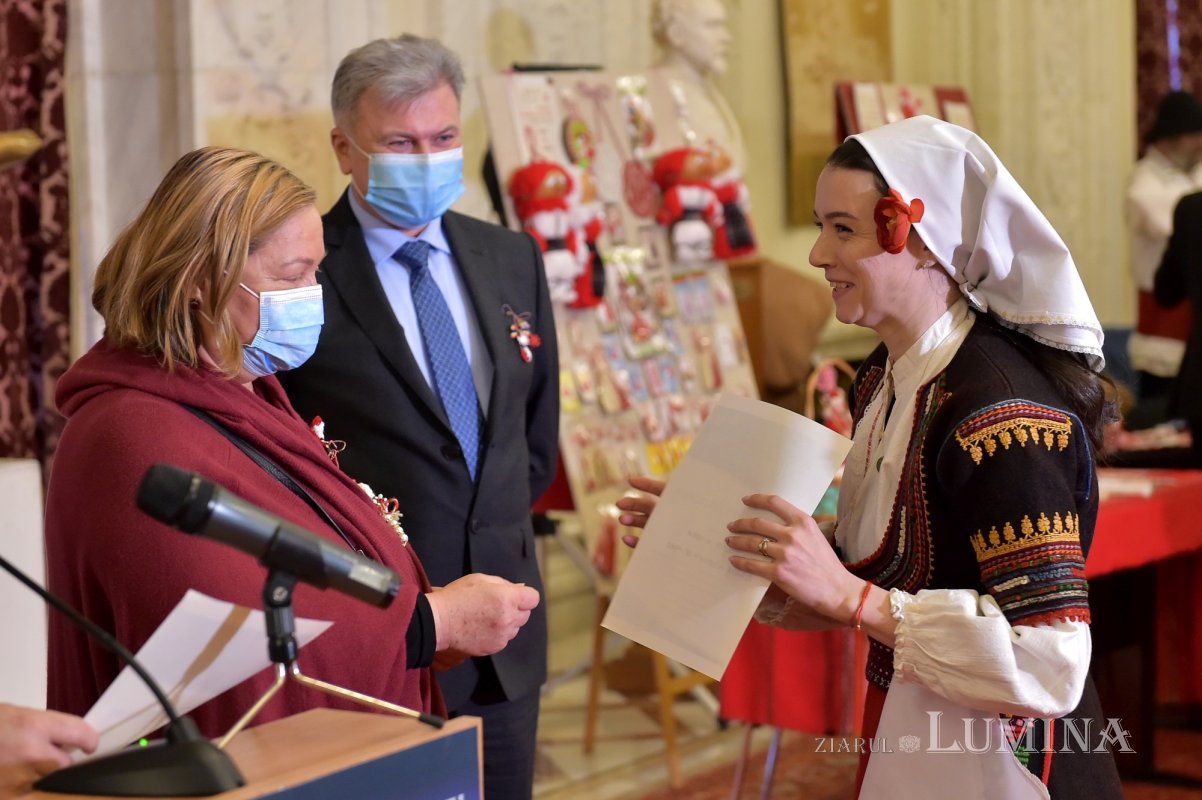 „Mărţişorul - Povestea unei tradiţii” la Parlamentul României   205025