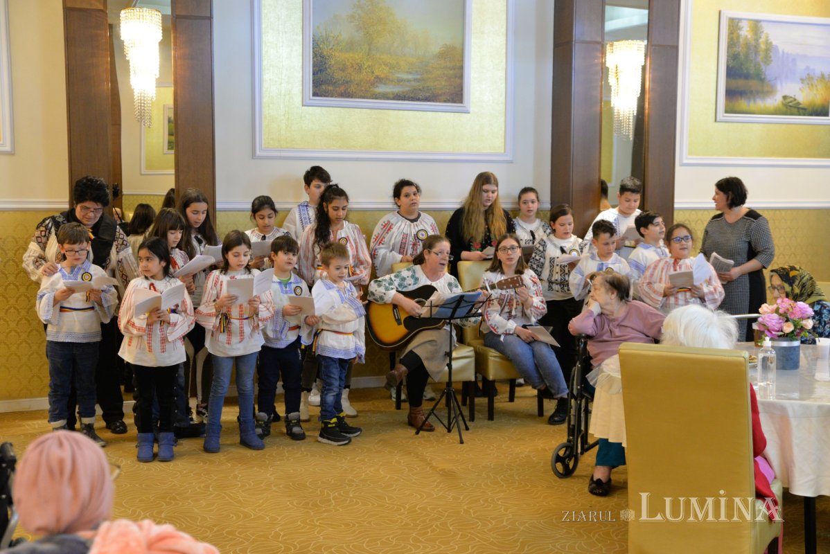 Bucuria primăverii vestită vârstnicilor de copiii de la Centrul „Sfânta Sofia” 205277