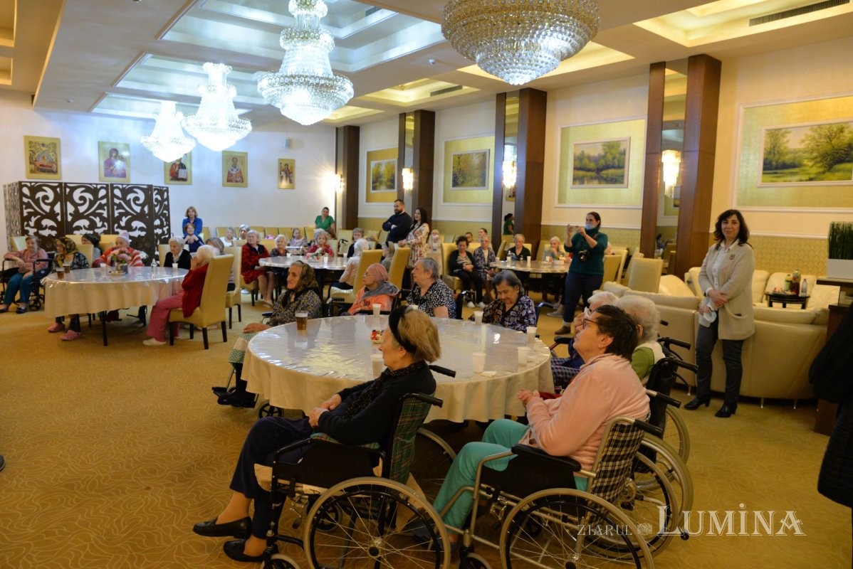 Bucuria primăverii vestită vârstnicilor de copiii de la Centrul „Sfânta Sofia” 205280