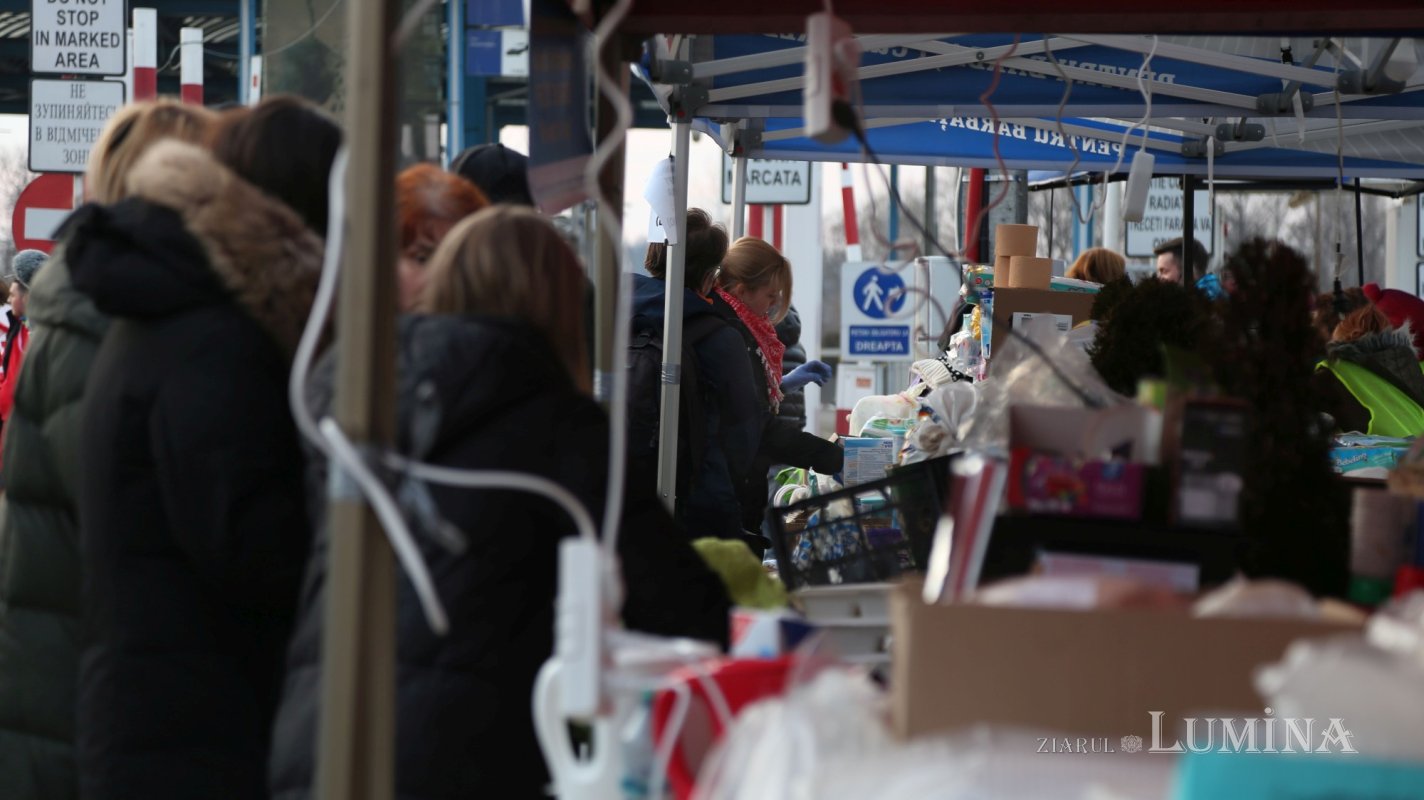 Zi şi noapte alături de refugiaţii care ajung la Sighetu Marmaţiei 205681