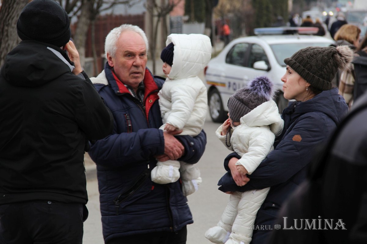 Zi şi noapte alături de refugiaţii care ajung la Sighetu Marmaţiei 205689