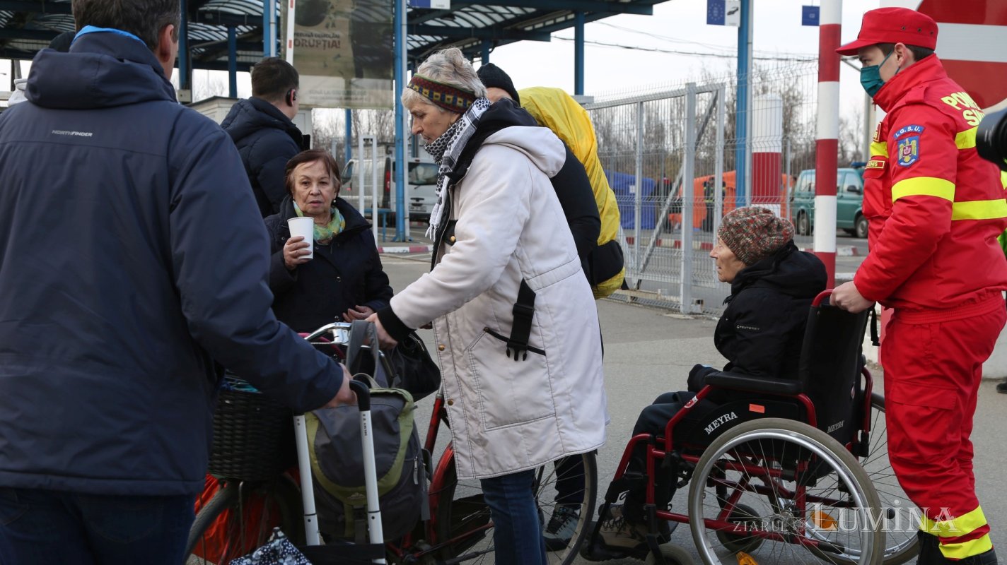 Zi şi noapte alături de refugiaţii care ajung la Sighetu Marmaţiei 205693
