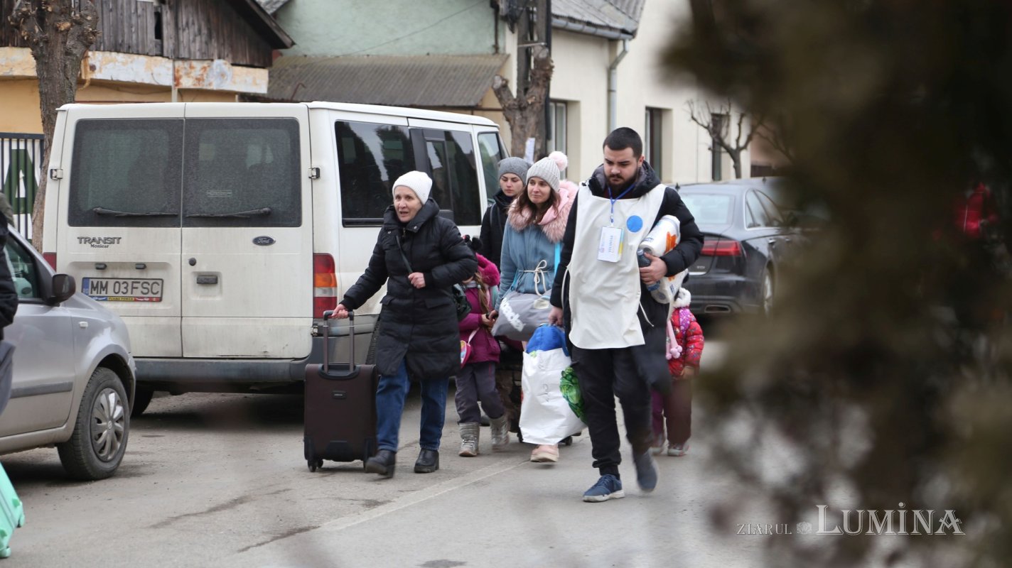 Zi şi noapte alături de refugiaţii care ajung la Sighetu Marmaţiei 205694
