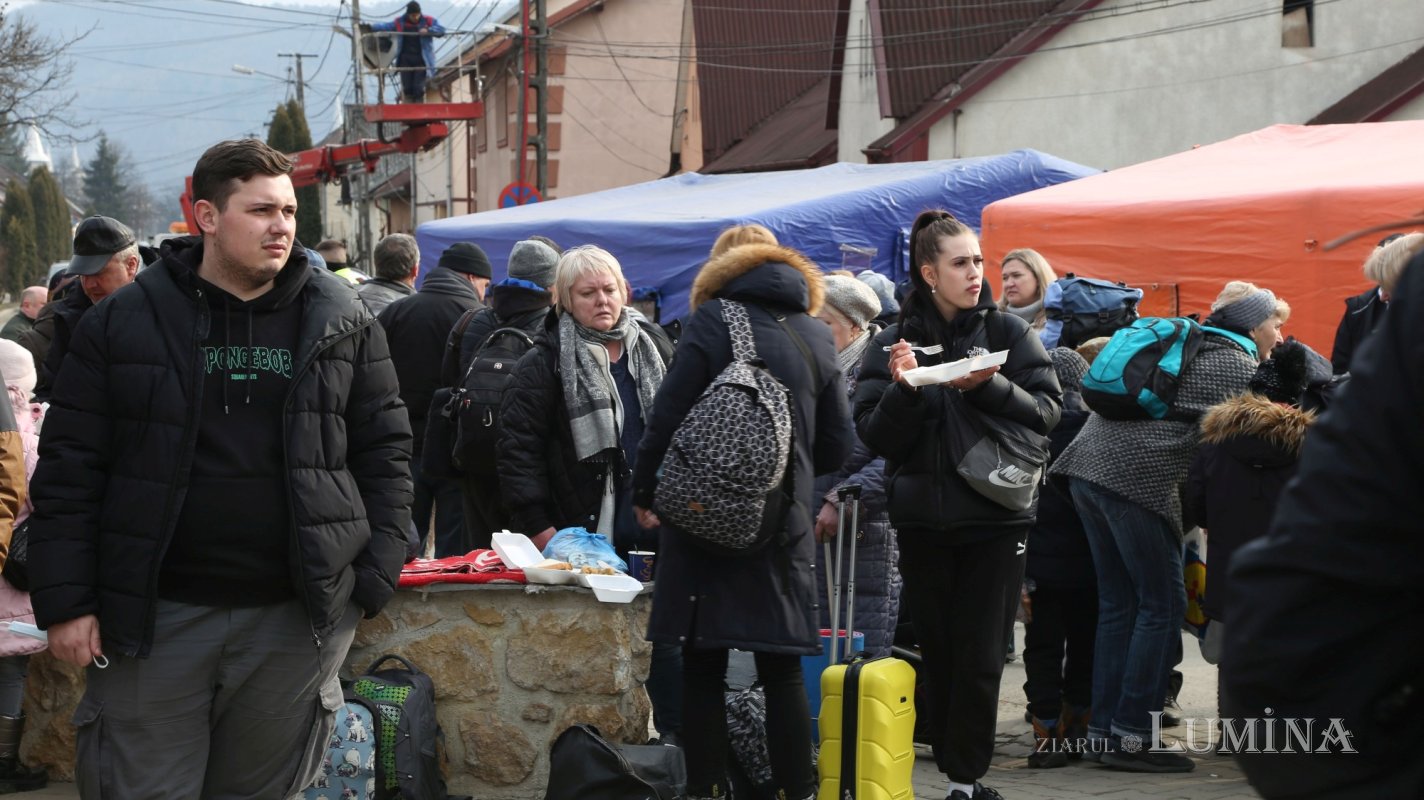 Zi şi noapte alături de refugiaţii care ajung la Sighetu Marmaţiei 205695