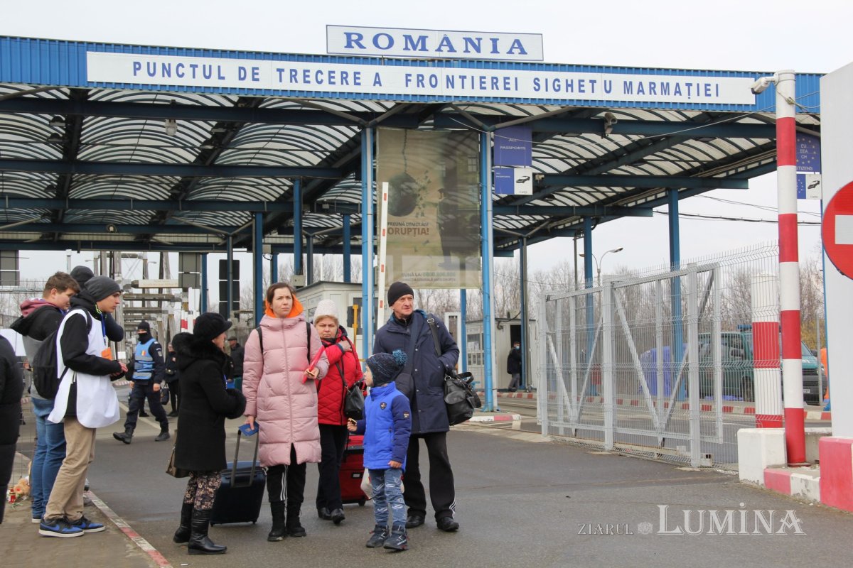 Zi şi noapte alături de refugiaţii care ajung la Sighetu Marmaţiei 205699