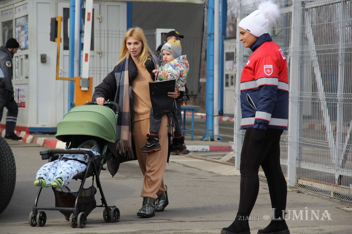 Zi şi noapte alături de refugiaţii care ajung la Sighetu Marmaţiei 205701