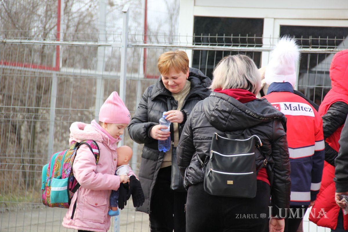 Zi şi noapte alături de refugiaţii care ajung la Sighetu Marmaţiei 205703
