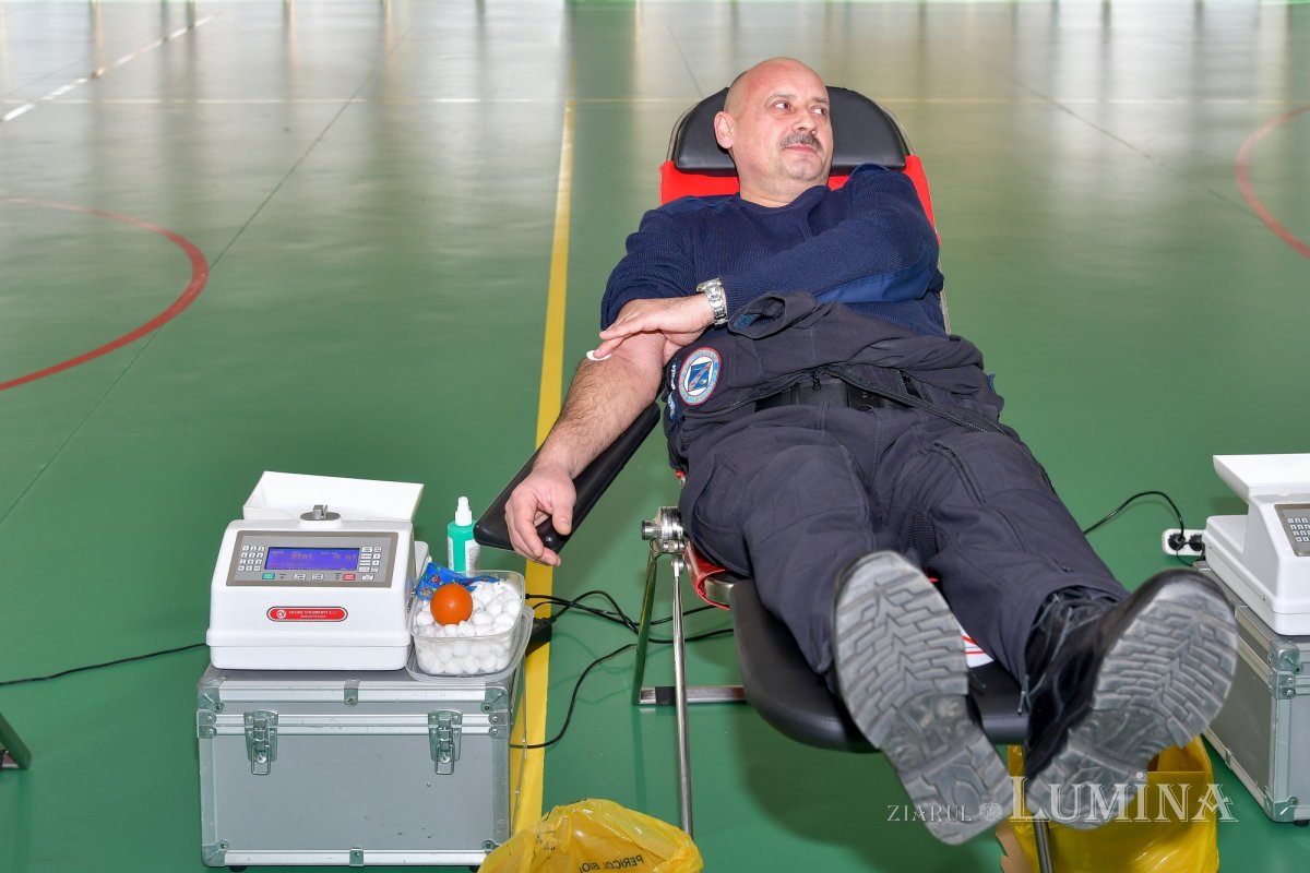 Jandarmii bucureșteni, implicați în campania „Donează sânge, salvează o viață!” 206580