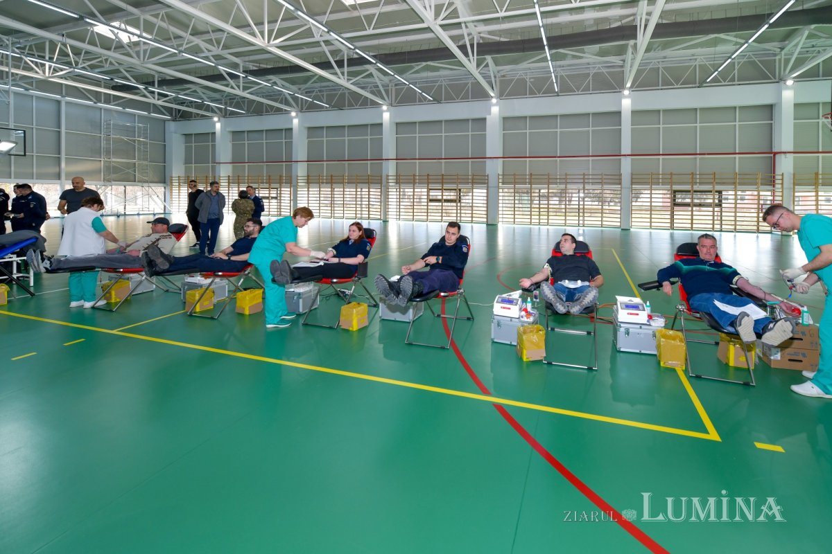 Jandarmii bucureșteni, implicați în campania „Donează sânge, salvează o viață!” 206585