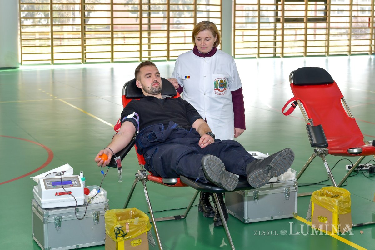 Jandarmii bucureșteni, implicați în campania „Donează sânge, salvează o viață!” 206588