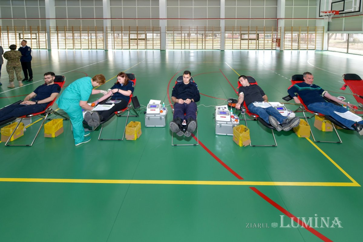 Jandarmii bucureșteni, implicați în campania „Donează sânge, salvează o viață!” 206593